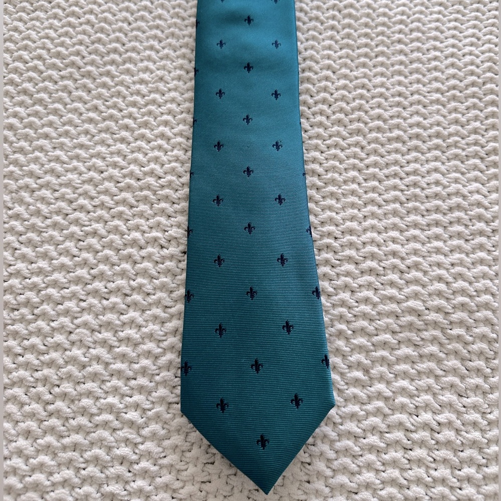 Charles Tyrwhitt 100% silk tie